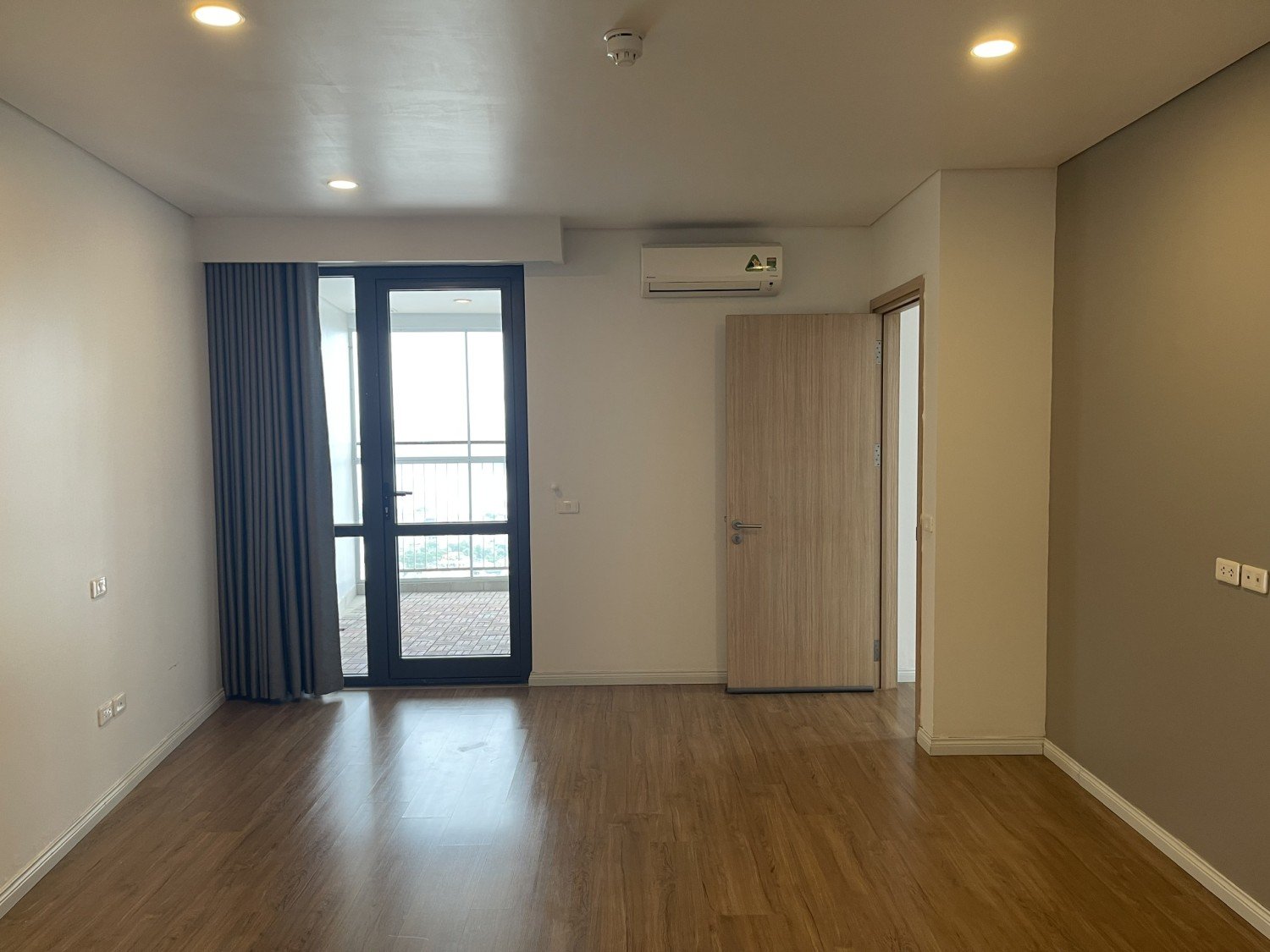 Cho thuê căn hộ chung cư Mipec Riverside Đường Long Biên 85 m2 đầy đủ nội thất