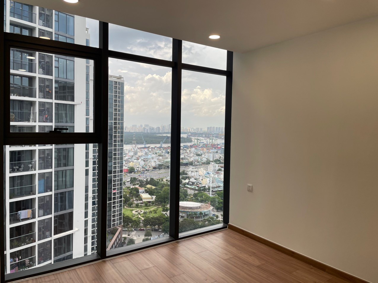Cho thuê căn hộ chung cư 67m2 107 Nguyễn Văn Linh, Quận 7, giá ưu đãi 13 triệu/tháng