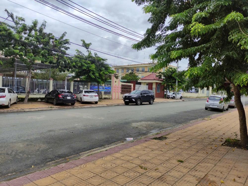 Sang gấp 2 800m2 giá 180 triệu gọi 0969 950 161