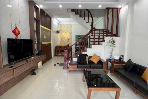 Bán nhà riêng 50m2 Phan Bá Vành, thành phố Thái Bình, 4 tầng tiện nghi