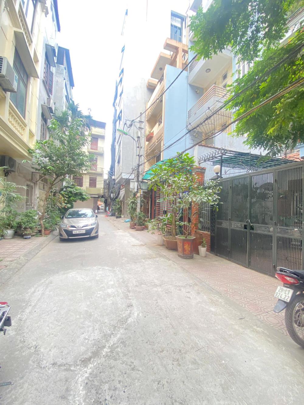 Bán đất 120m2 Trần Quốc Hoàn, Cầu Giấy ô tô tránh