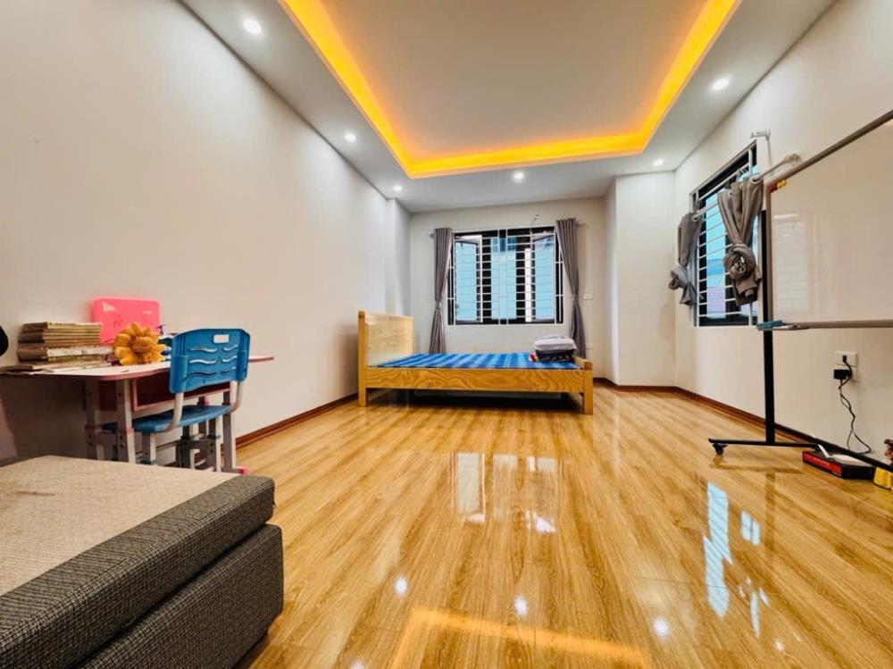 Bán tòa nhà văn phòng 282m2 trên đường Nguyễn Huy Tưởng, Bình Thạnh, mặt tiền rộng 9m