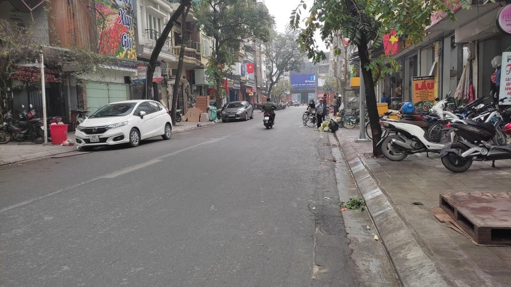 Bán đất mặt đường Đặng Trần Côn 465m2, trên đất có nhà 3 tầng, mt10m, 200 tỷ