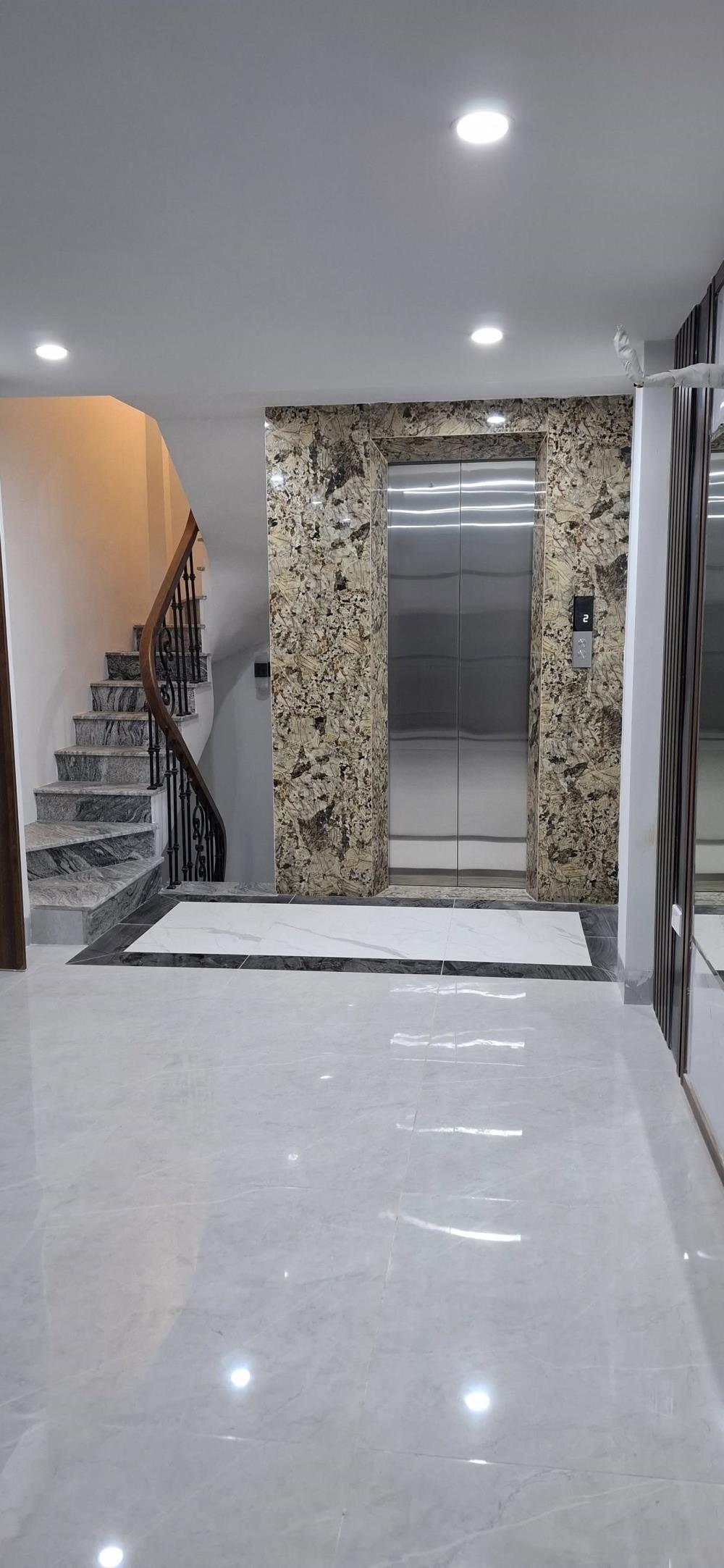 Đẹp nhất Ba Đình! Hoàng Hoa Thám, 44m², 6 tầng, thang máy, hiện đại, giá 8.6 tỷ