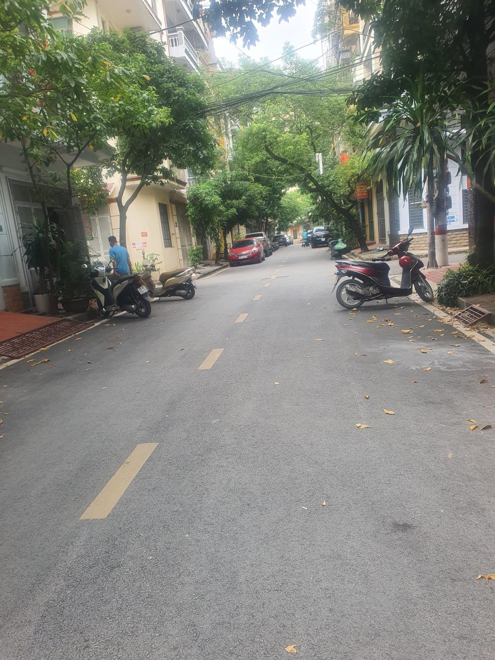 Bán nhà phân lô lô góc -ôtô tránh -gara -vỉa hè -kinh doanh - 23.8tỷ -0795986***