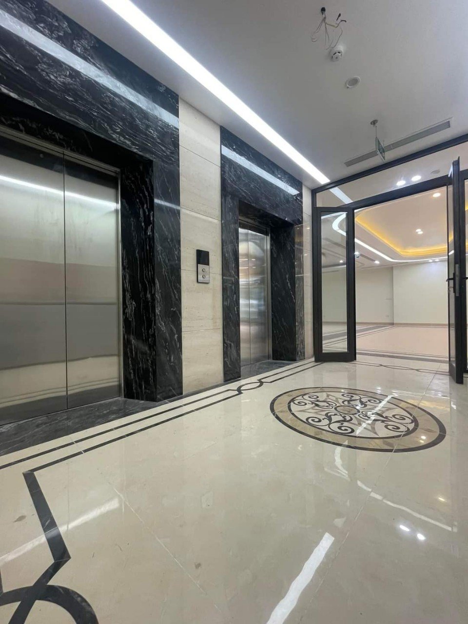 Bán tòa building phố Trần Bình, Nam Từ Liêm, 260m², mặt tiền 16m, giá 120 tỷ