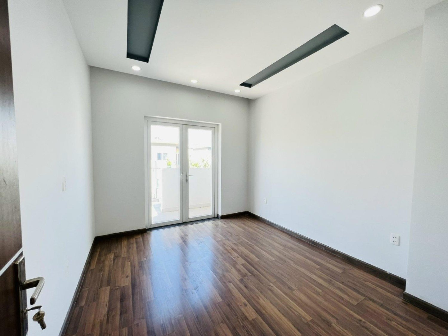 Cho thuê căn hộ 3 phòng ngủ full nội thất, The One Residence, Gamuda Garden