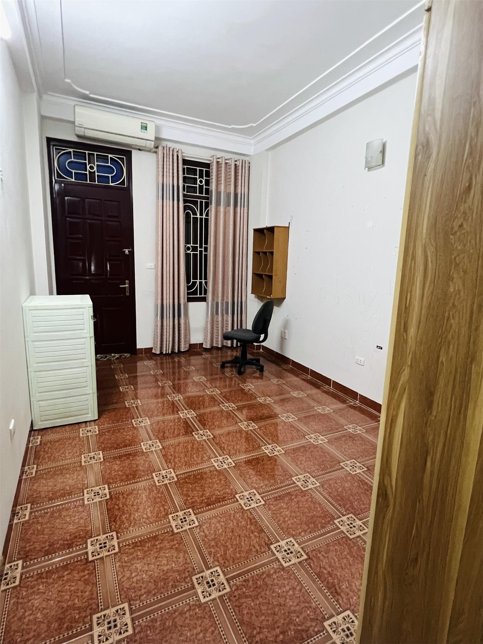 Cho thuê nhà riêng 40m2 4 tầng Trương Định Hai Bà Trưng đầy đủ nội thất