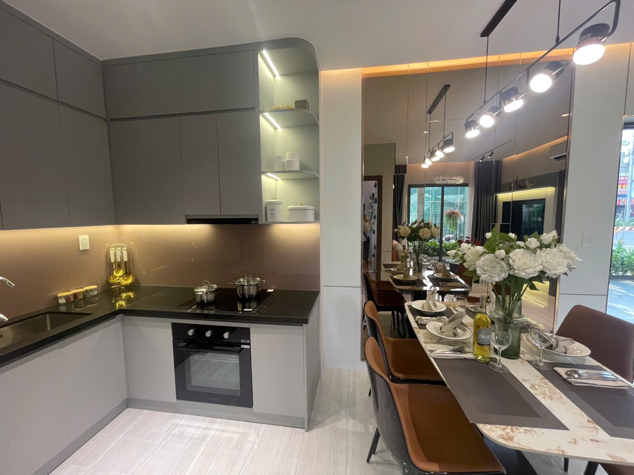 Bán căn hộ chung cư 130m2 Sunrise City Nguyễn Hữu Thọ, Quận 7, nội thất đầy đủ