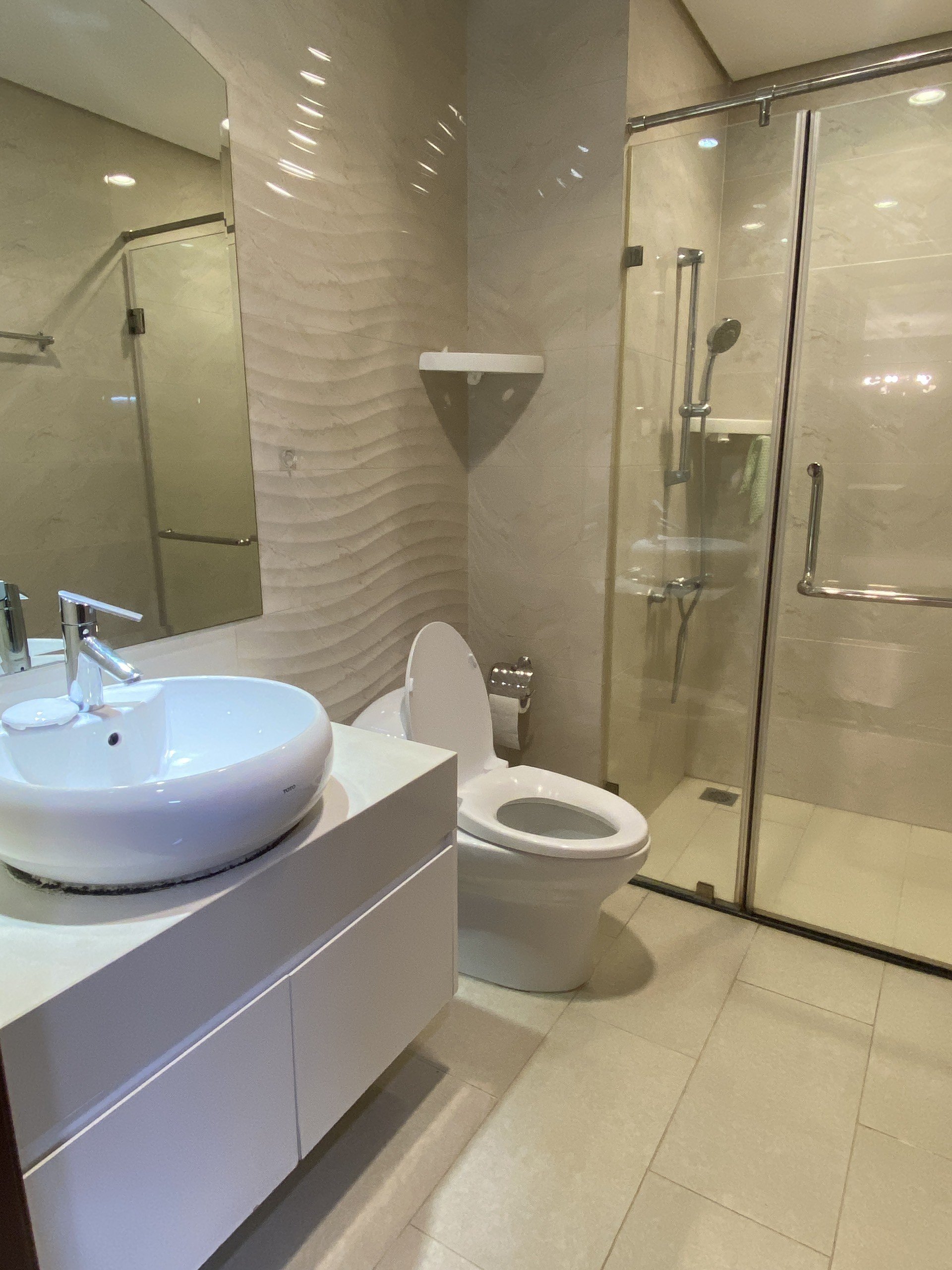 Chính chủ bán căn hộ chung cư Vinhomes Central Park Bình Thạnh 72m2 view thành phố