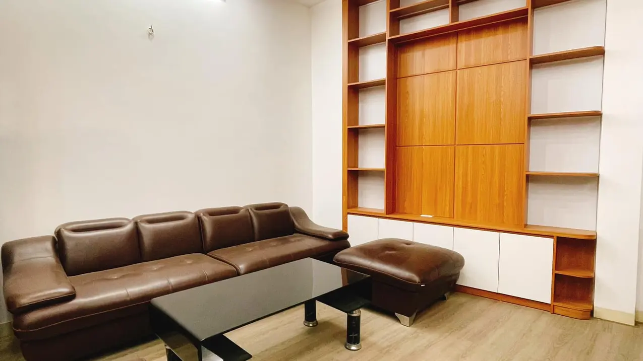 Bán nhà riêng 36m2 x 6m phố Trạm Long Biên gần AEON chỉ 5,2 tỷ