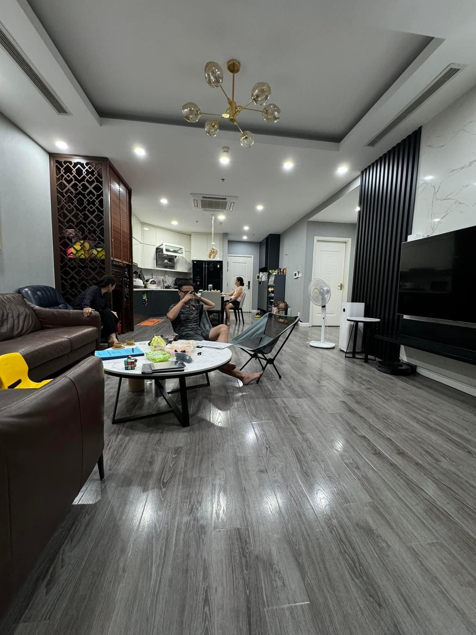 Bán căn hộ chung cư Royal City R2B đường Nguyễn Trãi quận Thanh Xuân 103m2 tặng nội thất cao cấp