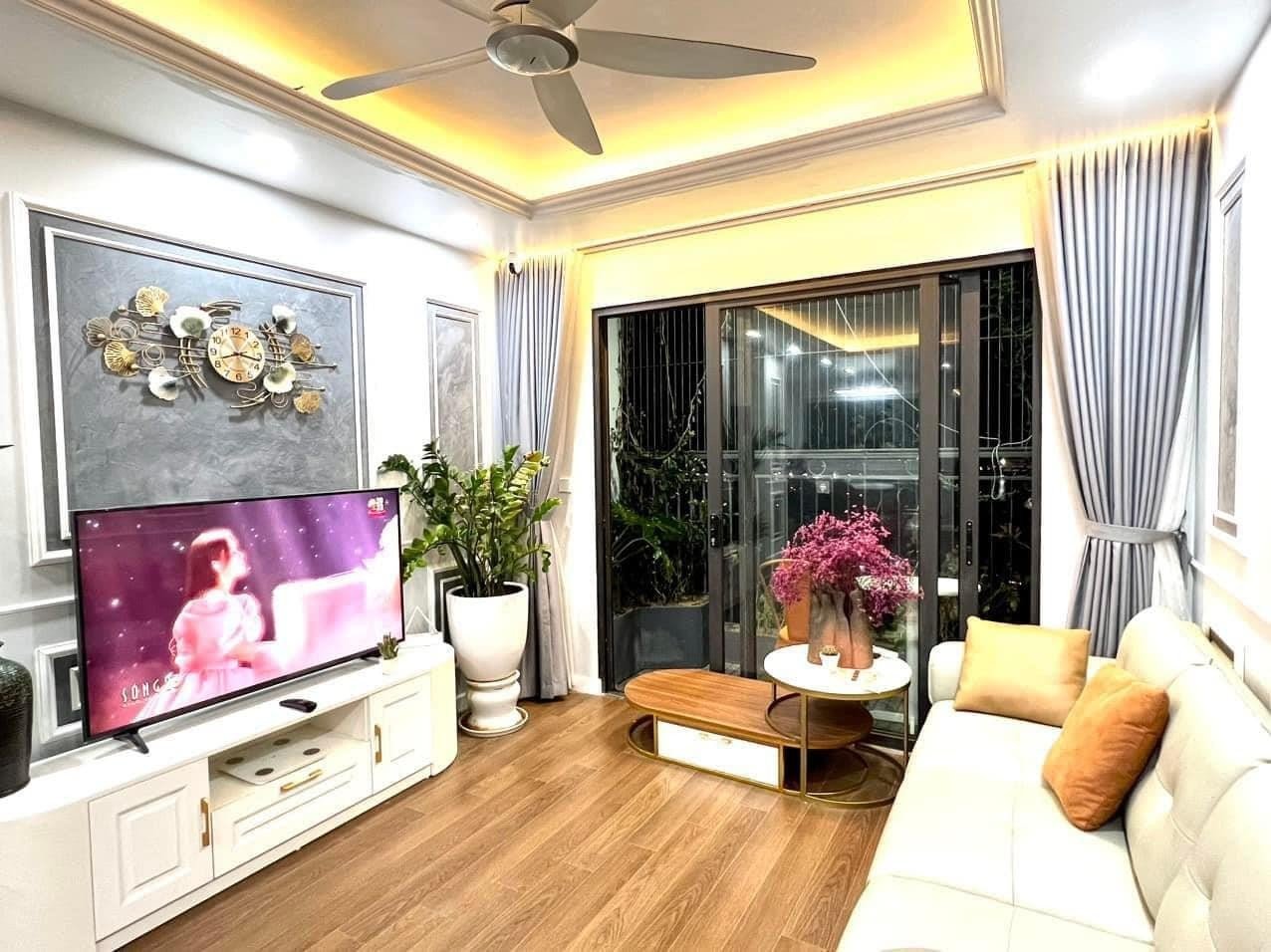 Bán căn hộ chung cư 120m2 Trần Thái Tông Cầu Giấy Hà Nội đầy đủ tiện ích