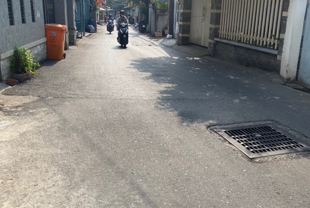 Bán nhà mặt phố 160m2 đường 4 tăng nhơn phú B gần chợ