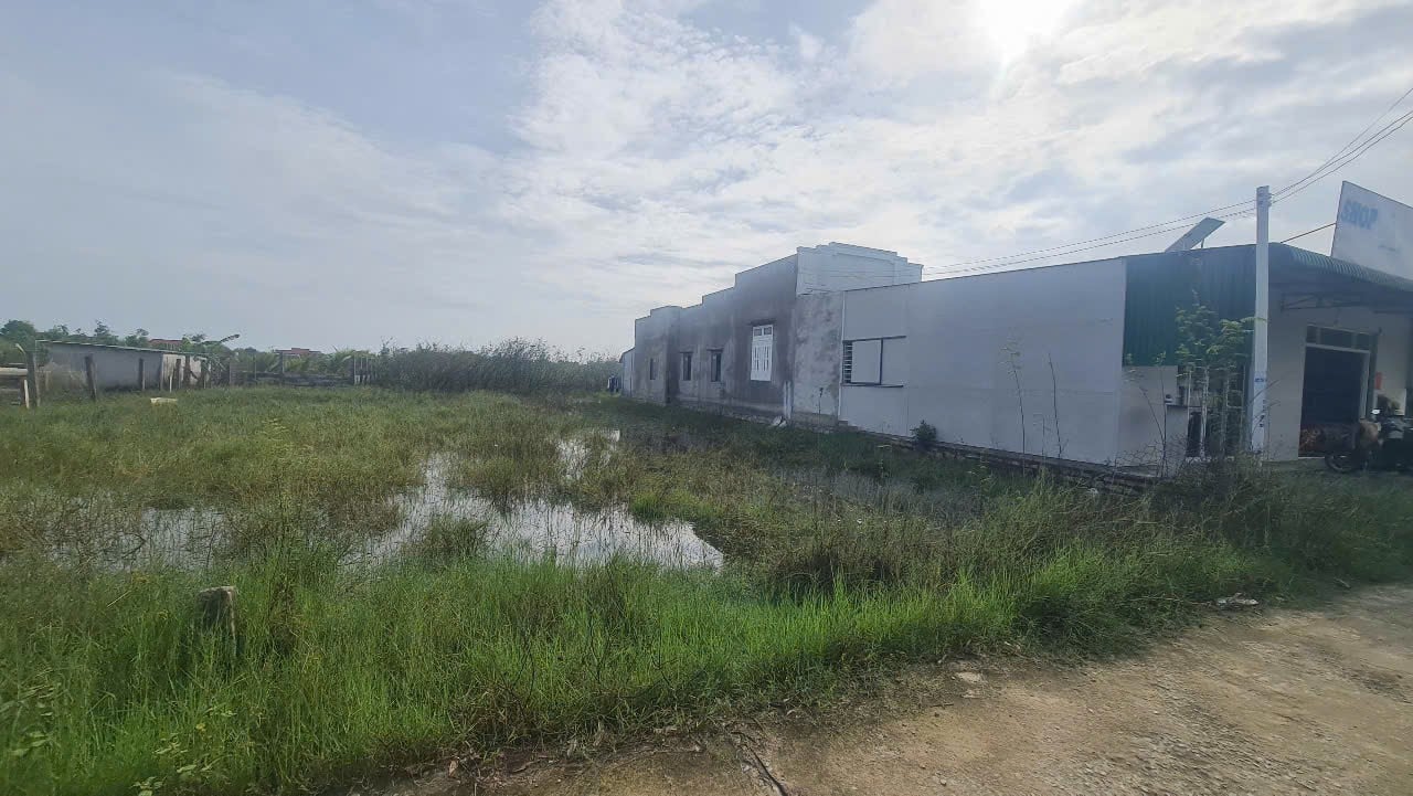 Chính chủ gửi bán lô đất có sẵn nhà cấp 4, full nội thất đầy đủ, ở được luôn