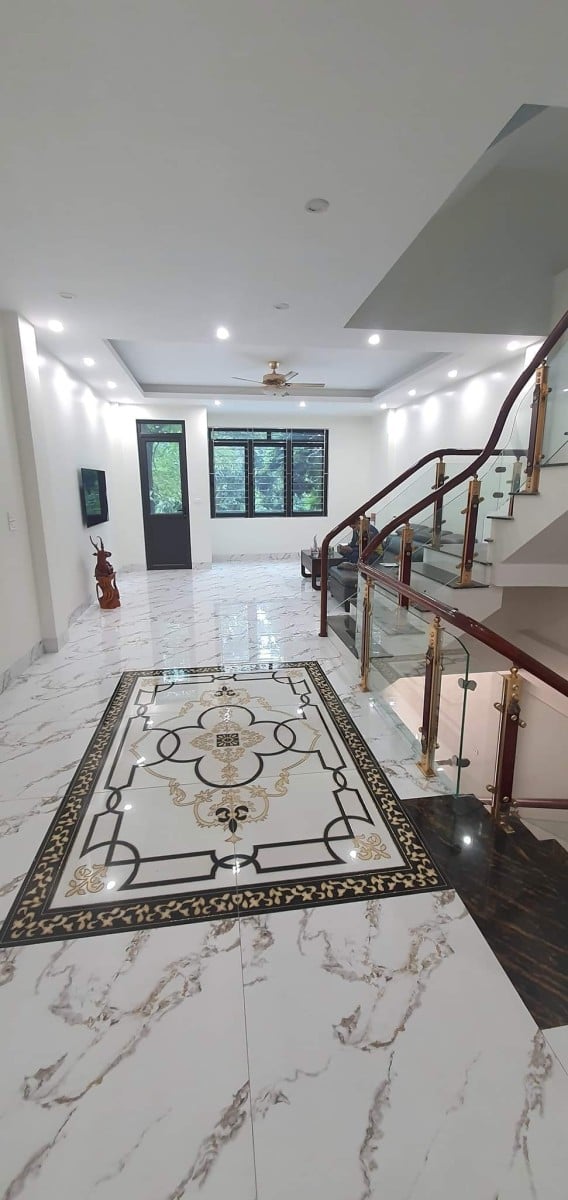 Bán nhà 6T 5 ngủ Ngọc Thuỵ, siêu rộng, chủ tự xây, gara, thang máy. DT 72m2, MT 4.7m - chỉ 13 tỷ