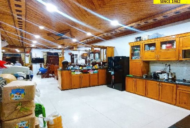 Bán biệt thự liền kề 165 m2 tại đường Bình Trưng, quận 2, sân vườn đẹp gần chợ