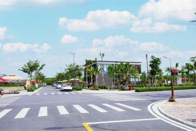 Bán nhanh lô đất mặt tiền đường Số 4 (Thích Quảng Đức) khu đô thị VCN Phước Hải giá rẻ 115tr/m2.