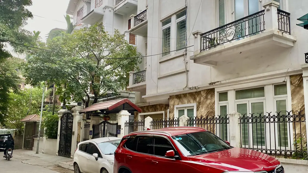Cho thuê biệt thự Lương Thế Vinh, 130m2, 4 tầng, 25 triệu/tháng làm văn phòng