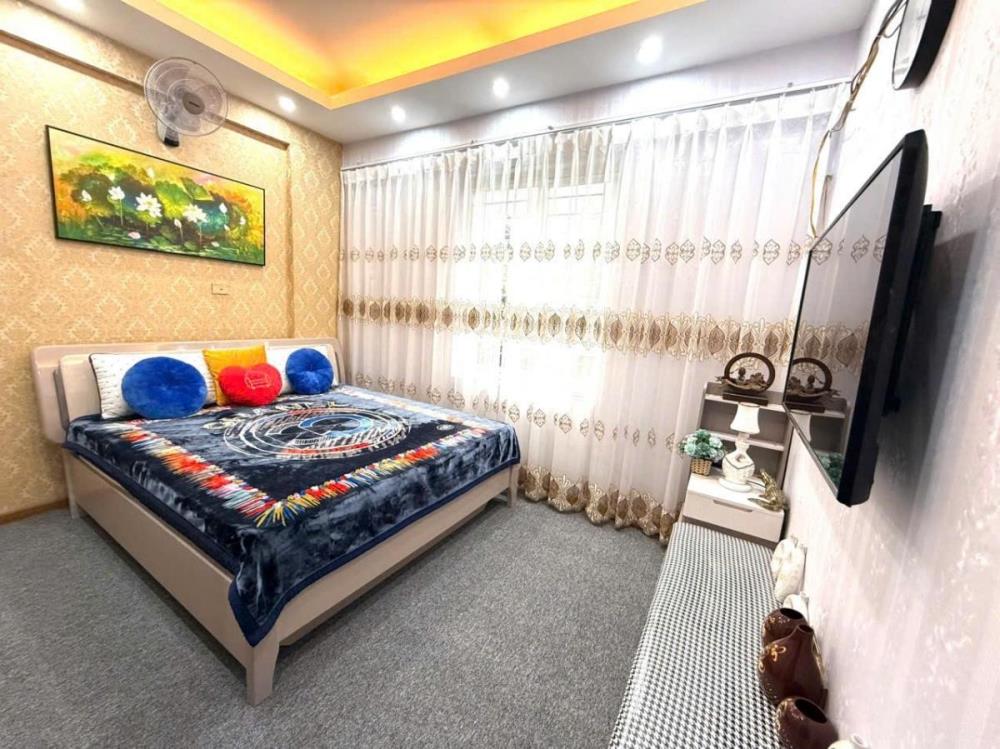Chính chủ cần bán gấp căn hộ tại Vinhomes Nguyễn Chí Thanh, 90m2, 2 PN, tầng cao, 9 tỉ