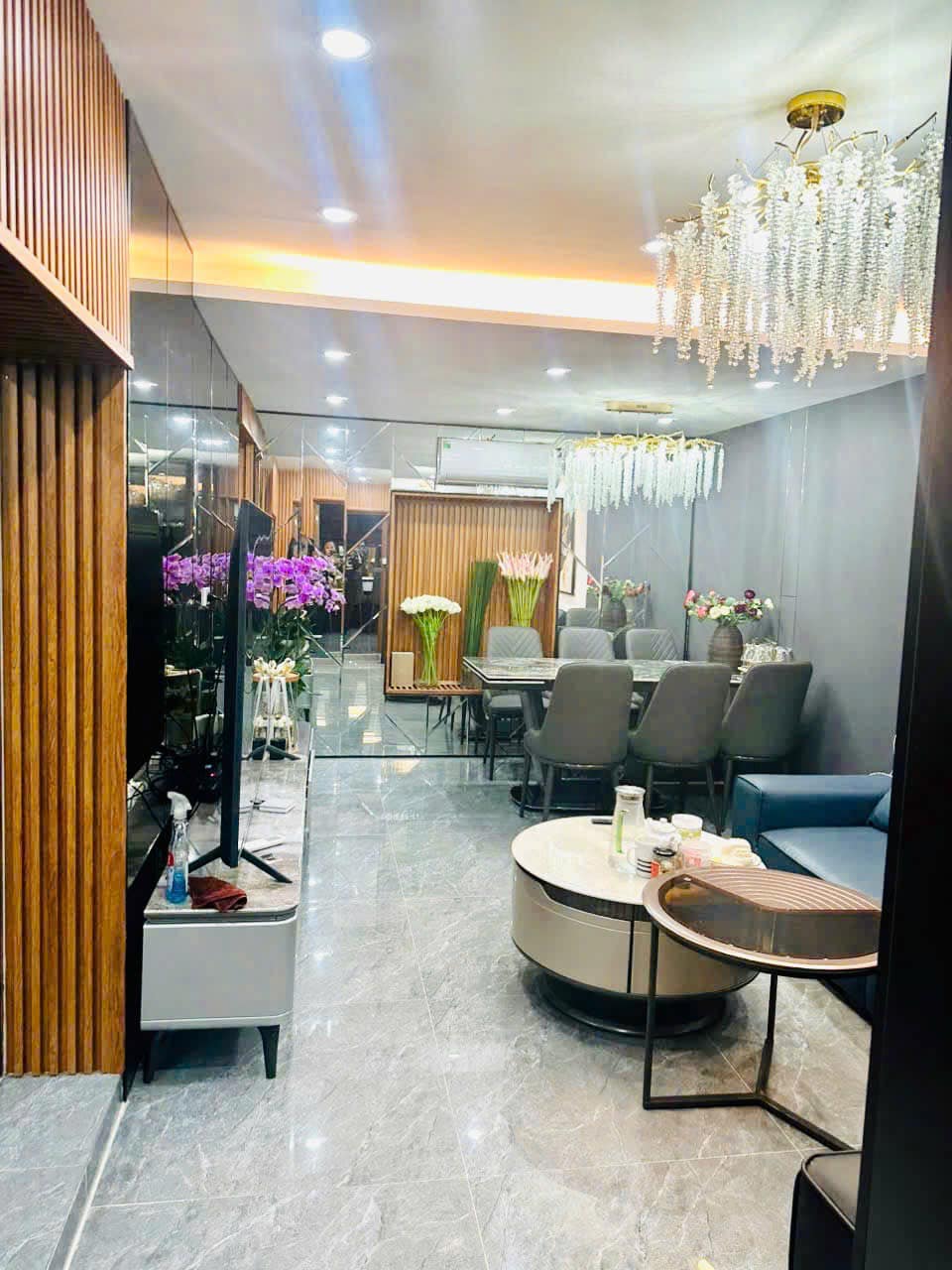 Bán căn hộ 3 phòng ngủ 90m2 Đặng Văn Ngữ Quận Đống Đa nội thất đầy đủ