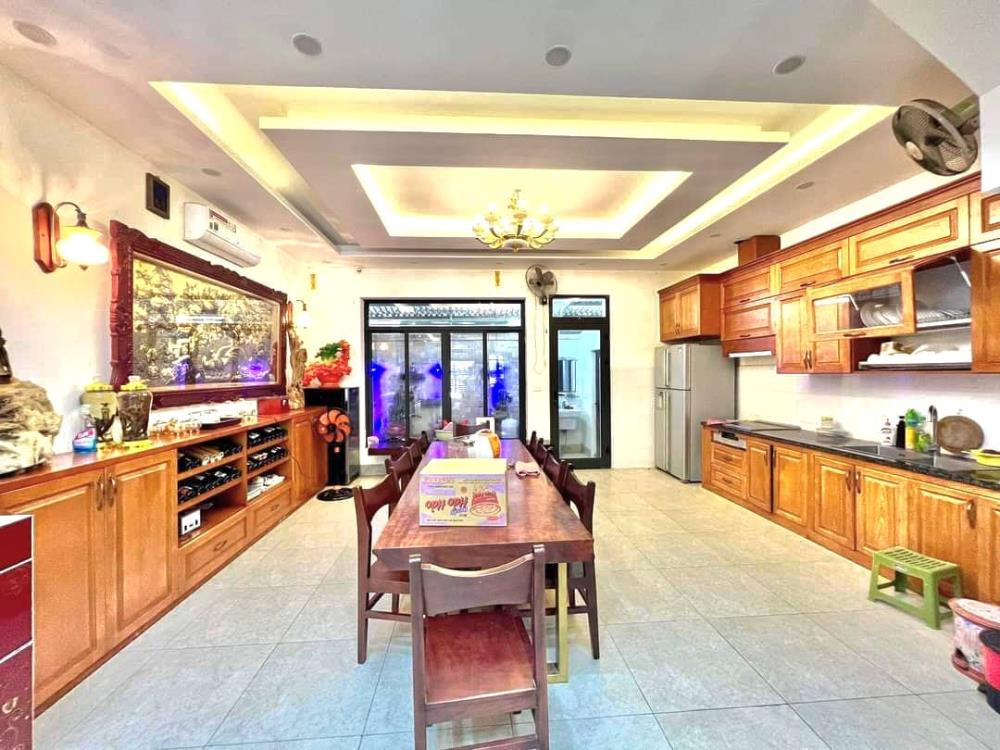 Bán nhà riêng 120m2 phố Thành Thái, Cầu Giấy, mặt tiền 7m, ô tô tránh