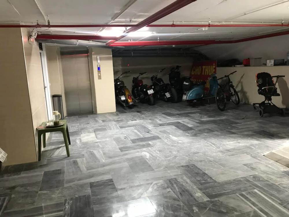 Bán tòa văn phòng mặt phố 200m2 Võng Thị, Tây Hồ, vị trí đắc địa