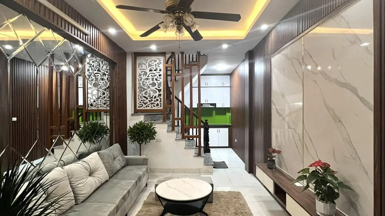 Nhà đẹp phân lô oto con đỗ rất gần - full nội thất - tiện ích ngập tràn - an sinh tốt