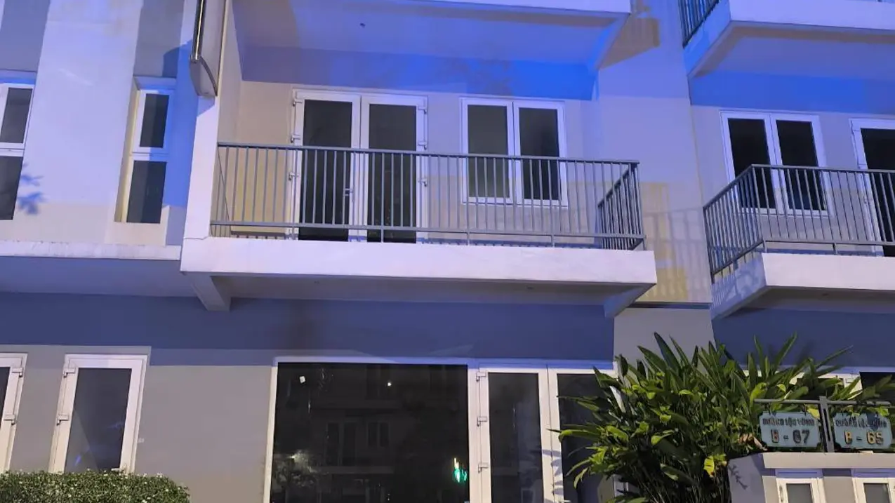 Bán nhà mặt phố Q.9, 105m², 3 tầng, 4PN, 8 tỷ, sổ đỏ