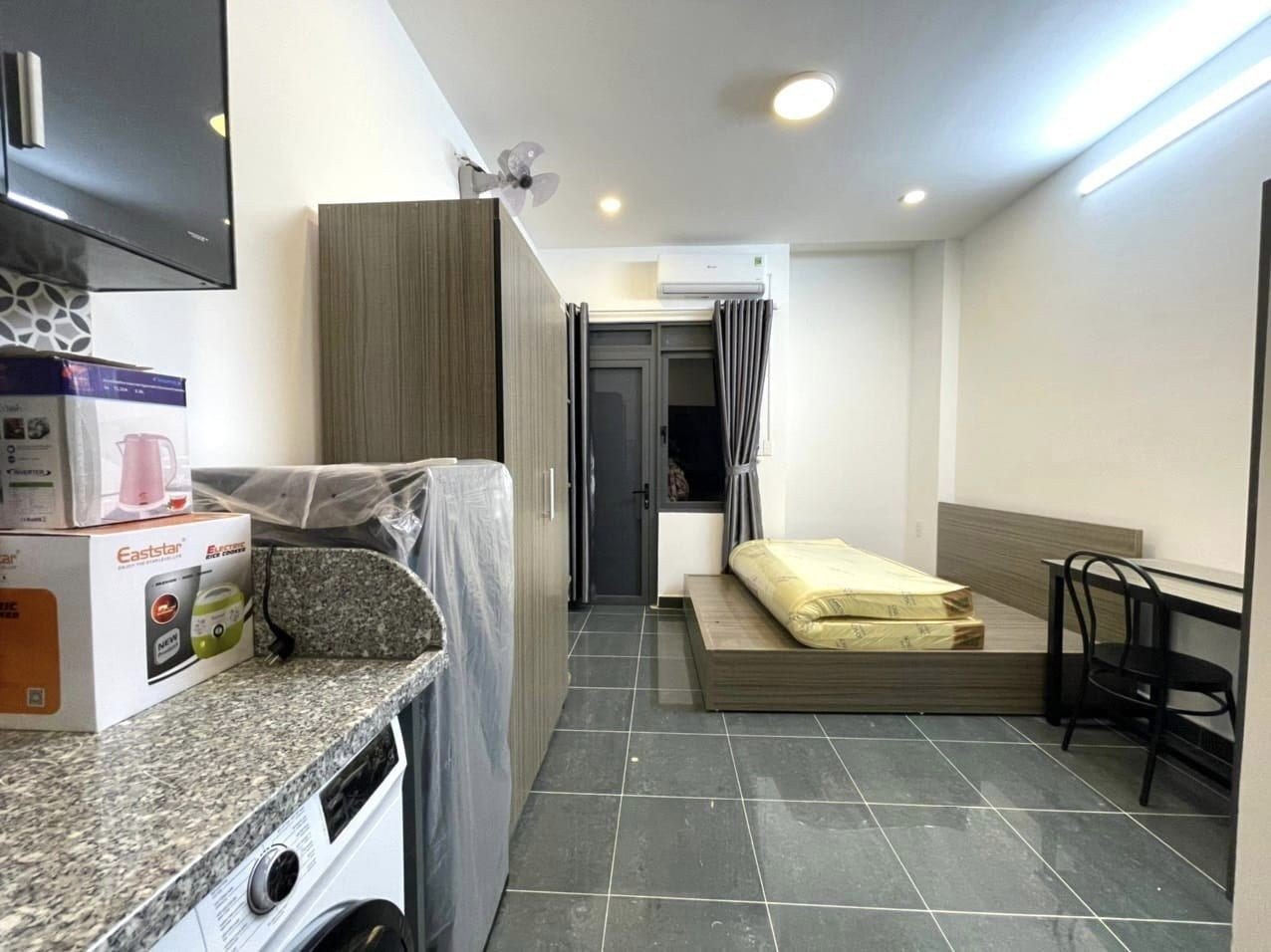 Cho thuê studio ban công rộng, liền kề Phú Mỹ Hưng, giá chỉ 5 triệu/tháng