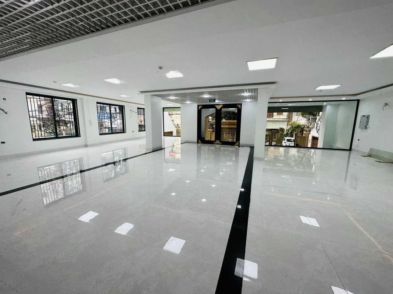Cho thuê văn phòng 80m2, tại 18 Đường Hoàng Văn Thái, Quận 7, giá 22 triệu/tháng