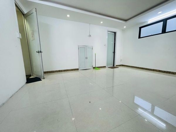 Cho thuê văn phòng 60m2 tầng 2 đường Lê Đình Lý Hải Châu Đà Nẵng tiện lợi