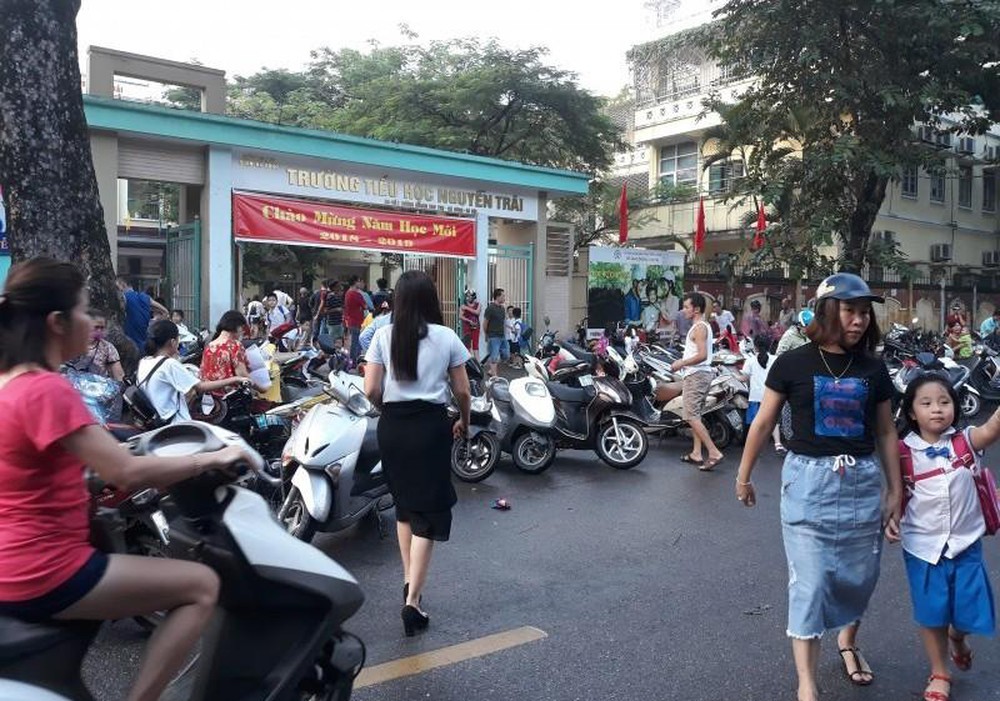 Kẹt tiền sang lỗ 32x70= 2240m2 giá 260 triệu đất đối diện chợ buôn bán đông tiện làm bãi xe thuê