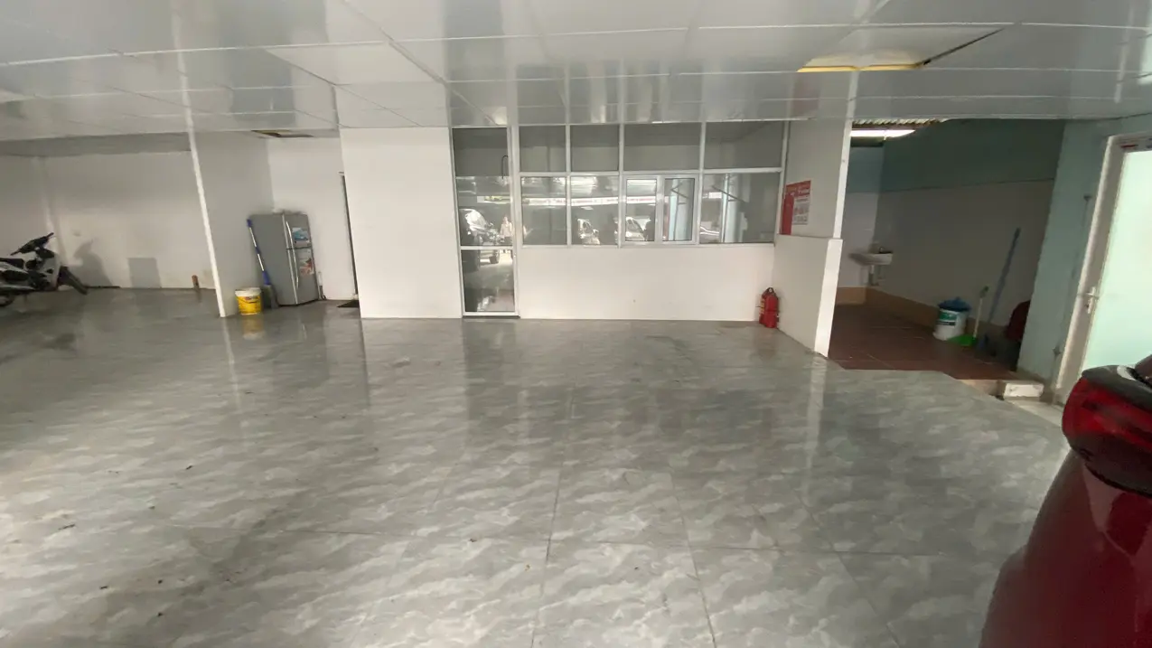 Cho thuê nhà phố thương mại làm showroom ô tô Trần Hữu Dực Nam Từ Liêm Hà Nội diện tích 180m2