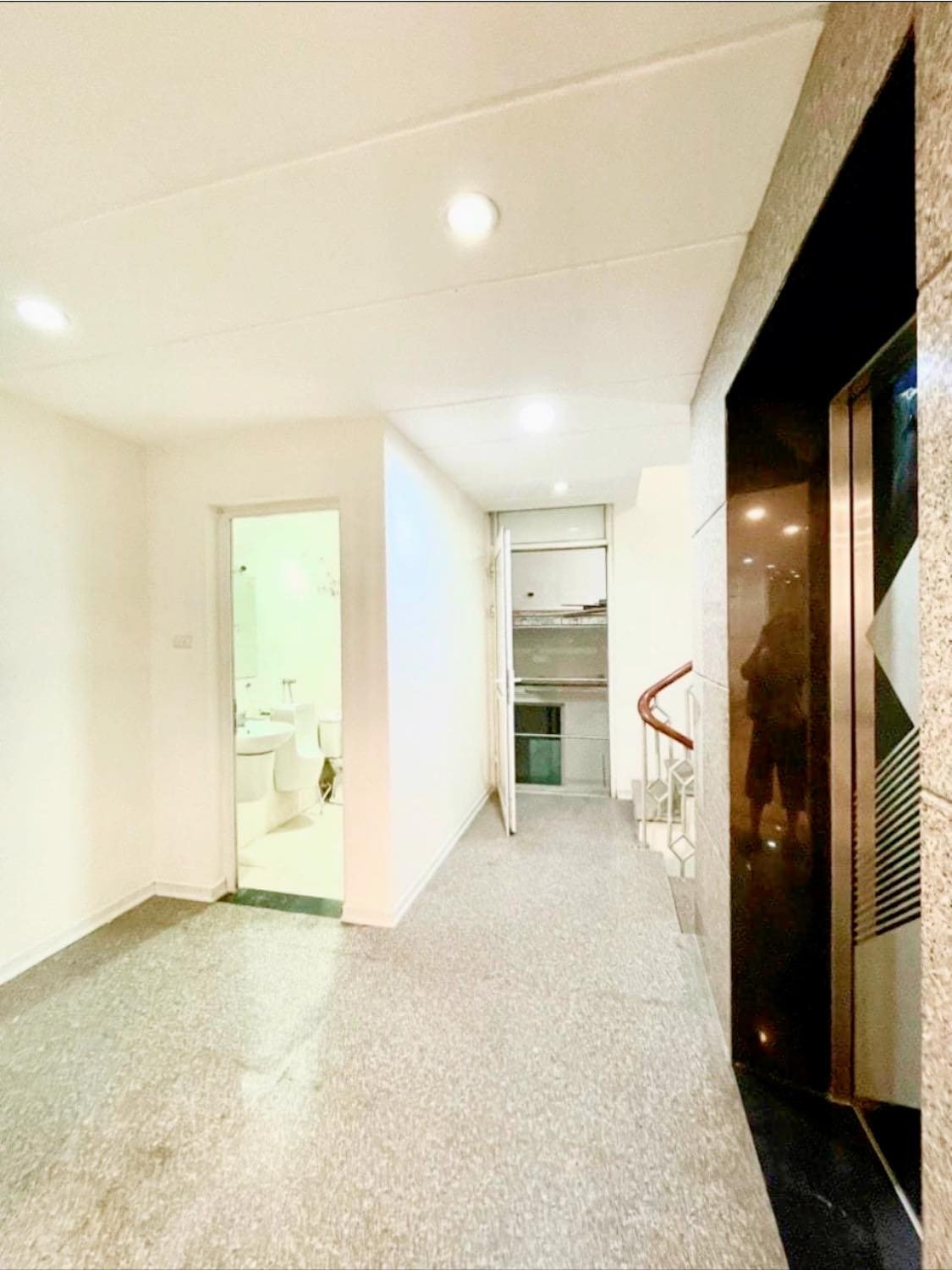 Bán nhà riêng 185m2 8 tầng mặt tiền 6m phố Lê Trọng Tấn Thanh Xuân có thang máy