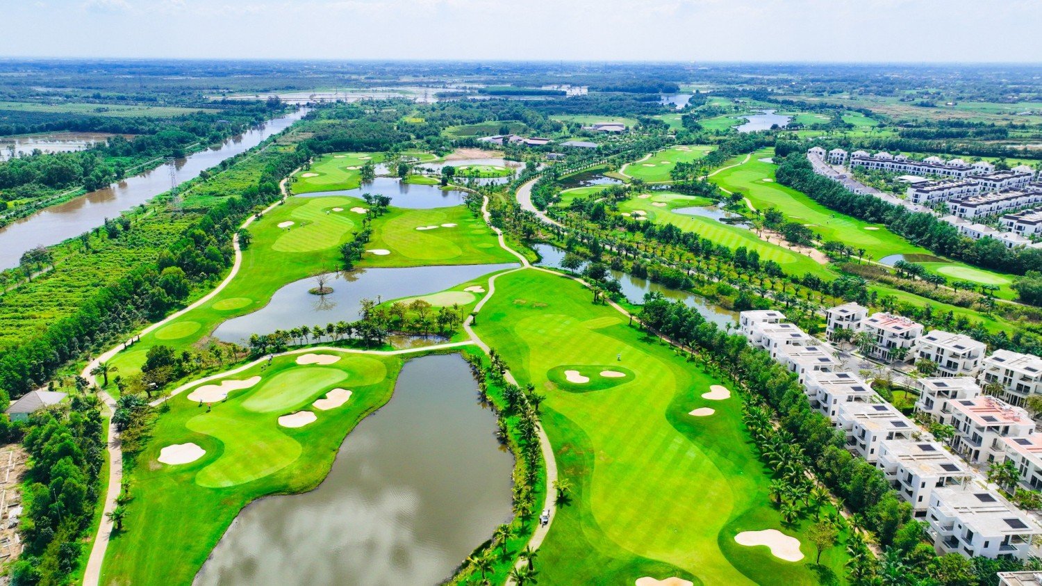 Bán nhà riêng 100m2 tại 145 DT 822, Tân Mỹ, Đức Hòa, Long An có sân golf và hồ bơi