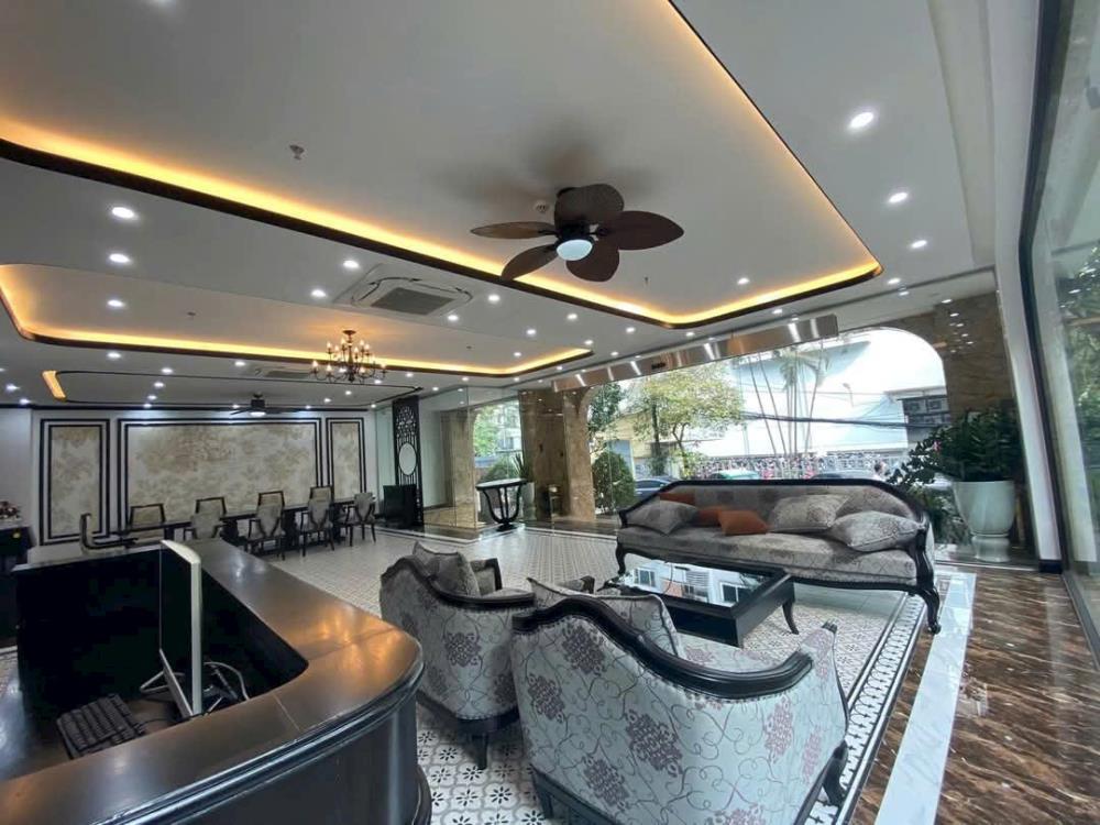 Bán tòa building 8 tầng 186 m2 Trần Thái Tông Cầu Giấy doanh thu 3.5 tỷ/năm