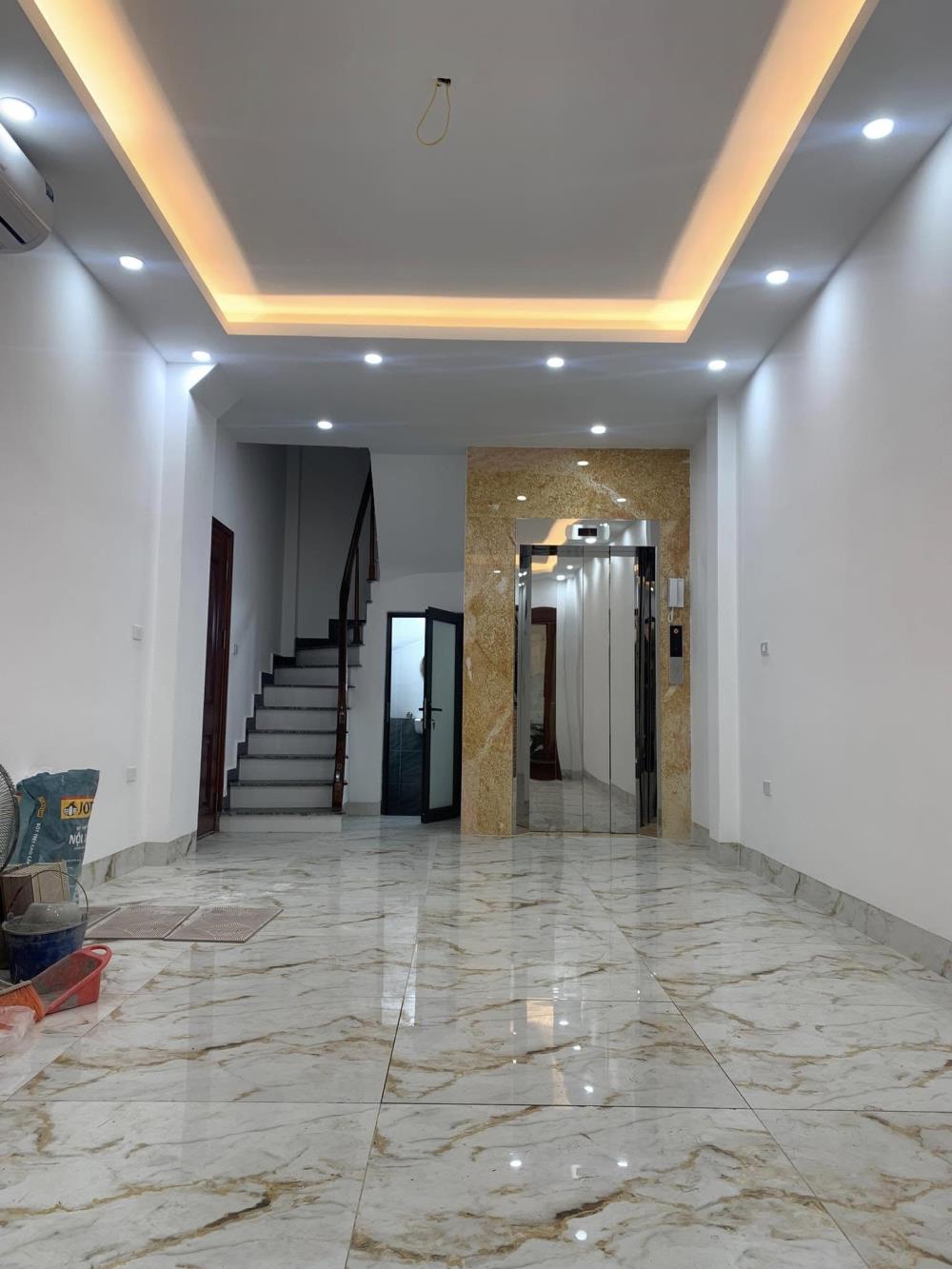 Bán nhà riêng diện tích 40 m2 tại Hàm Nghi, Nam Từ Liêm, thang máy hiện đại