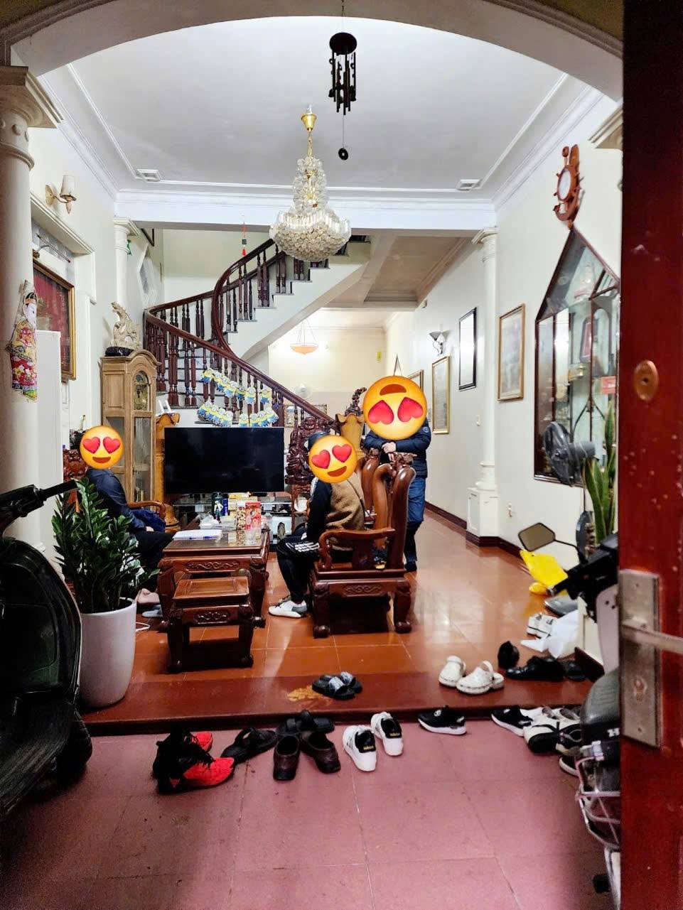 Bán nhà riêng lô góc 65m2 tại Nguyễn Văn Huyên, Cầu Giấy, Hà Nội - 4 tầng tiện nghi