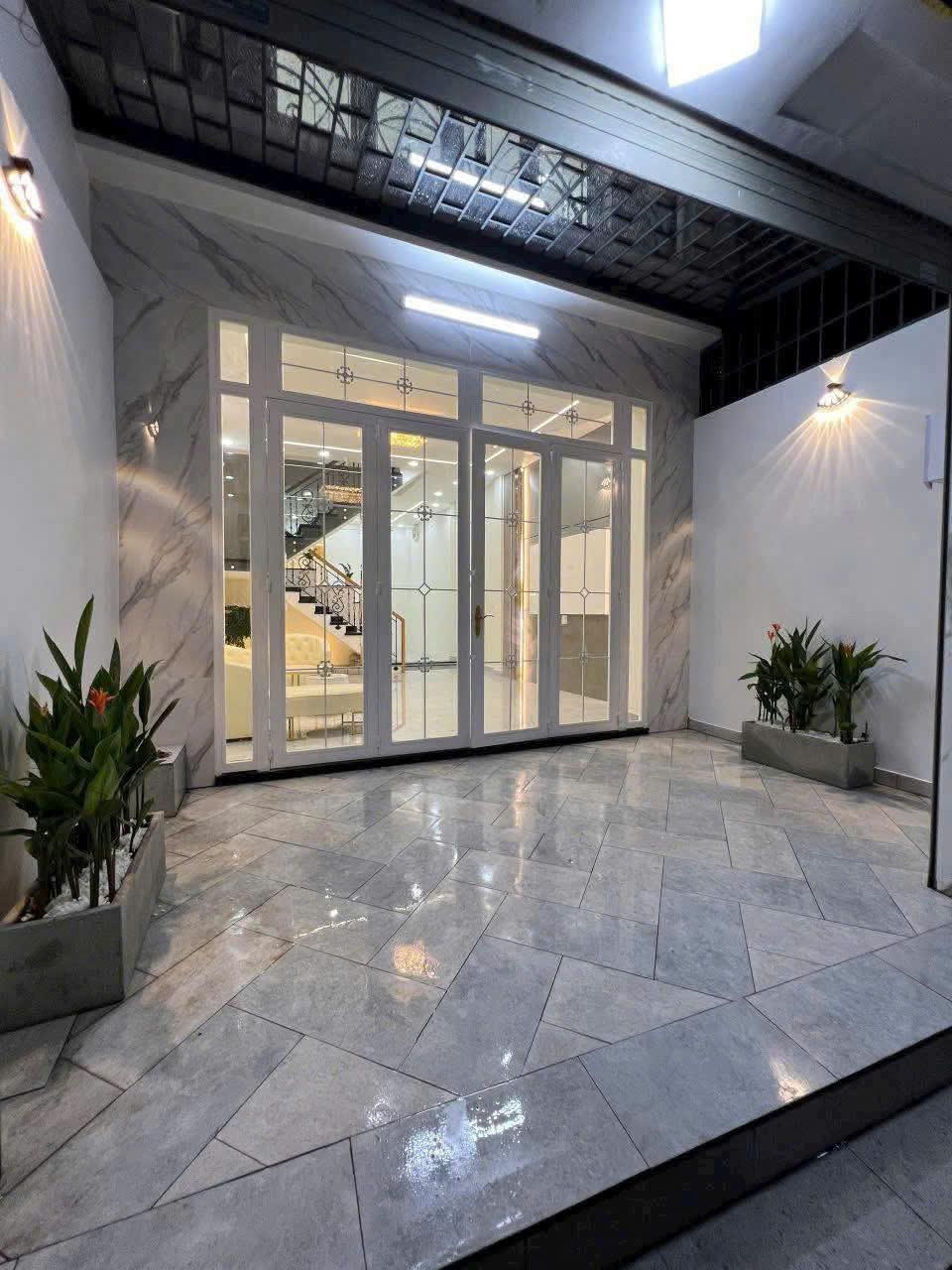 Bán nhà riêng 4m x 15m Hẻm Lạc Long Quân, Phường 8, Quận Tân Bình giá nhỉnh 8 tỷ