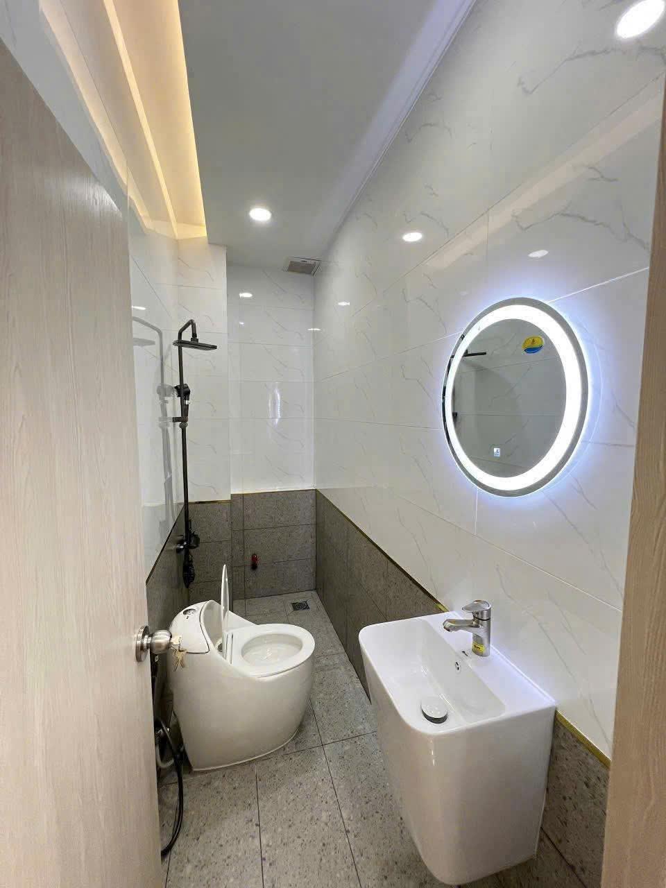 Bán nhà phố Hào Nam, 45m2 x 5 tầng, ô tô qua cửa, kinh doanh tốt, giá 13.4 tỷ