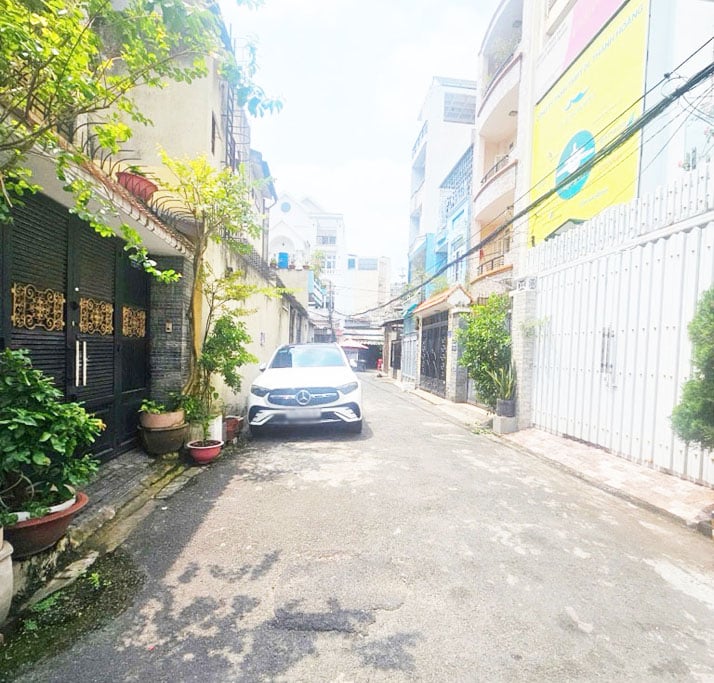 Bán nhà hẻm xe hơi 7m 4x18 Trương Công Định Quận Tân Bình gần tiện ích