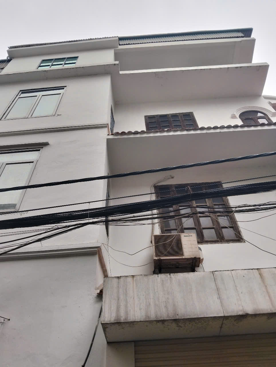 Bán nhà mặt phố Hoàng Cầu 98 m2 6.5 m mặt tiền quận Đống Đa thu nhập cao