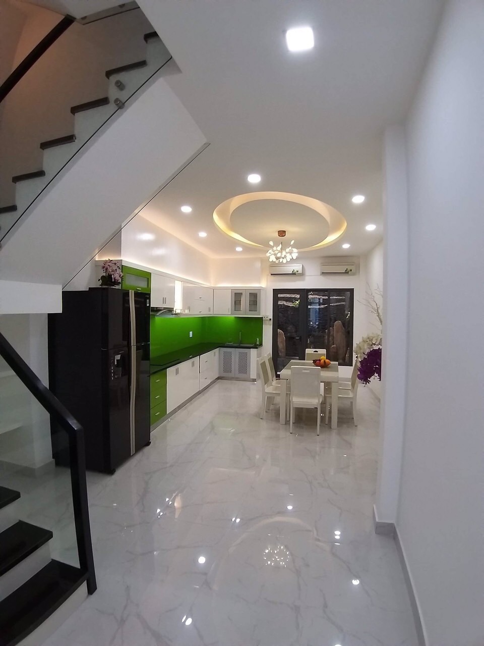 Bán nhà riêng 4 tầng tại Hoàng Hoa Thám, Bình Thạnh, 75m2, gần chợ cây quéo