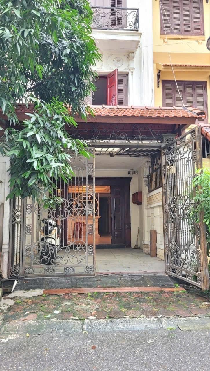 Bán nhà riêng 110 m2 tại KĐT Văn Quán, Hà Đông, ô tô đỗ cửa