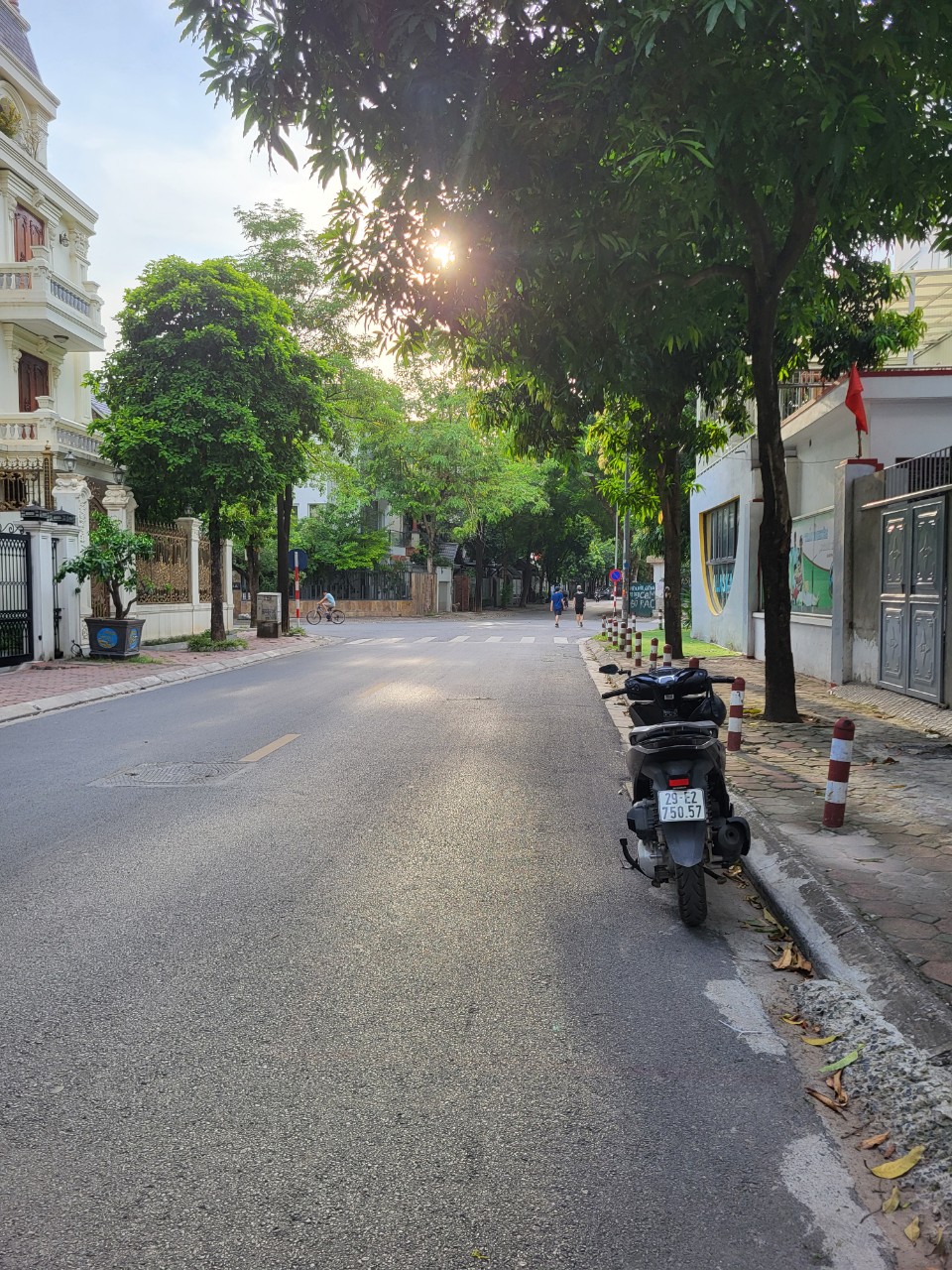 Bán biệt thự mặt phố Thọ Tháp Quận Cầu Giấy diện tích 200m2 mặt tiền 10m giá 116 tỷ