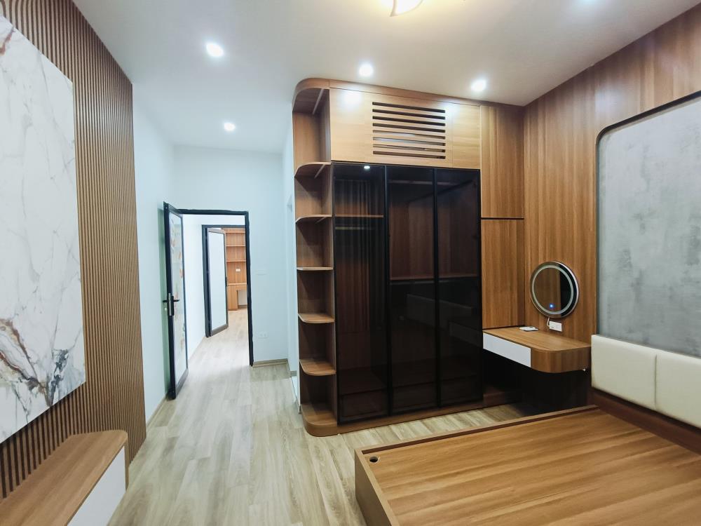 Bán nhà mặt ngõ ô tô thông, 7 tầng thang máy, nhà đẹp nội thất xịn, 3 bước hồ điều hòa