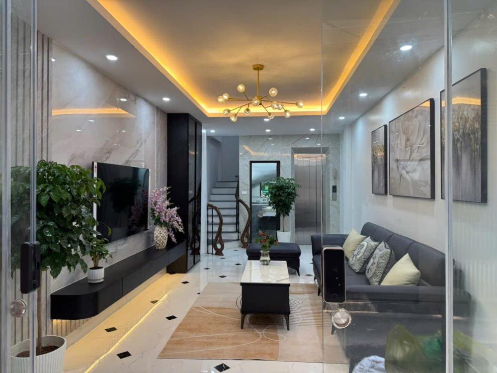 Bán nhà riêng 38m2 Phường Xuân La, Quận Tây Hồ, thang máy, ô tô qua