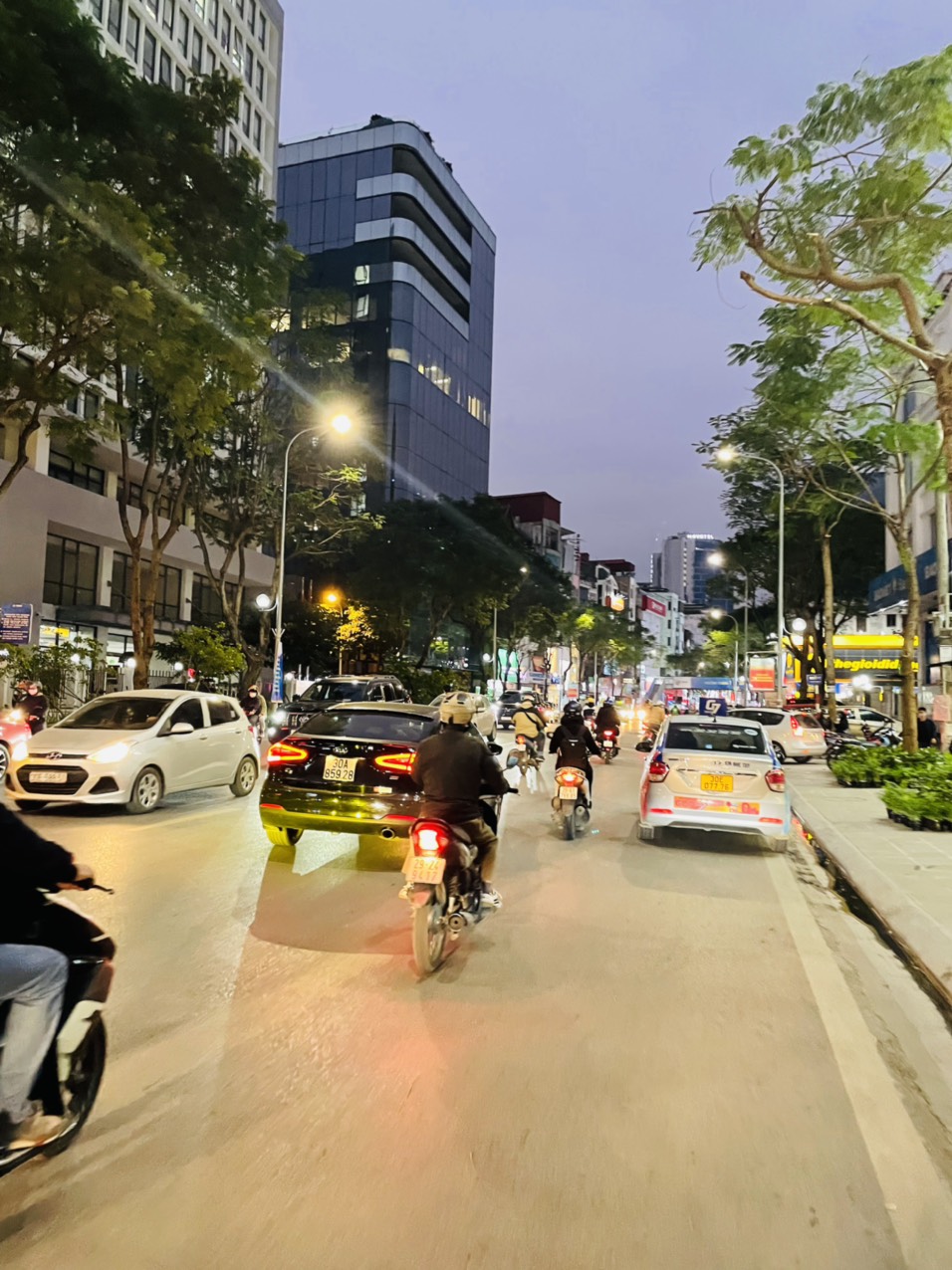 Bán nhà riêng 55m2 tại phố Thái Hà, quận Đống Đa, nhà 2 mặt đường cho thuê ổn định