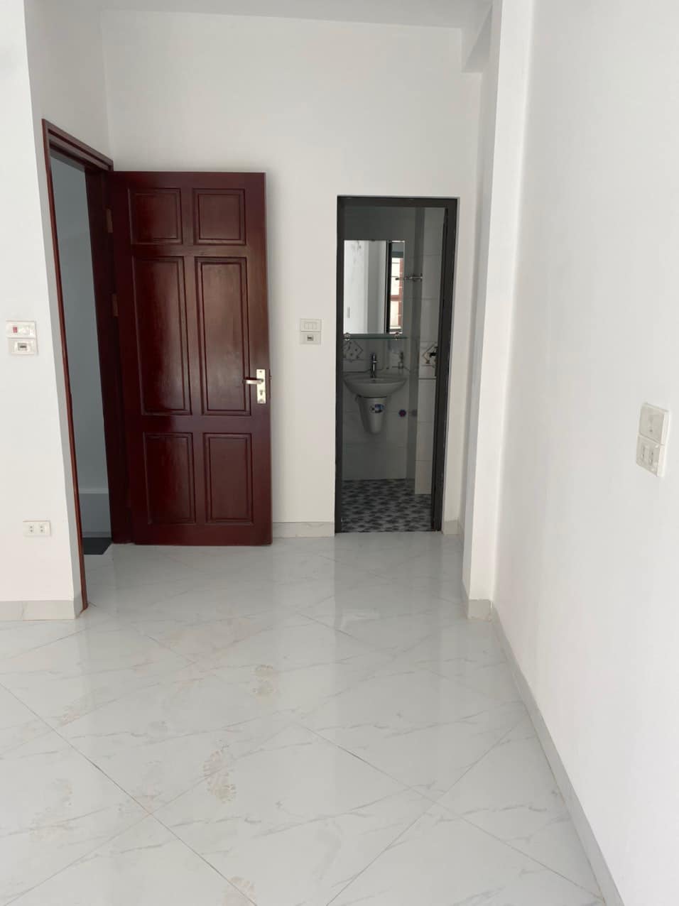 Bán nhà Đoàn Văn Bơ, Quận 4, 50m², 8PN, 9WC, giá chỉ 4.15 tỷ, thương lượng